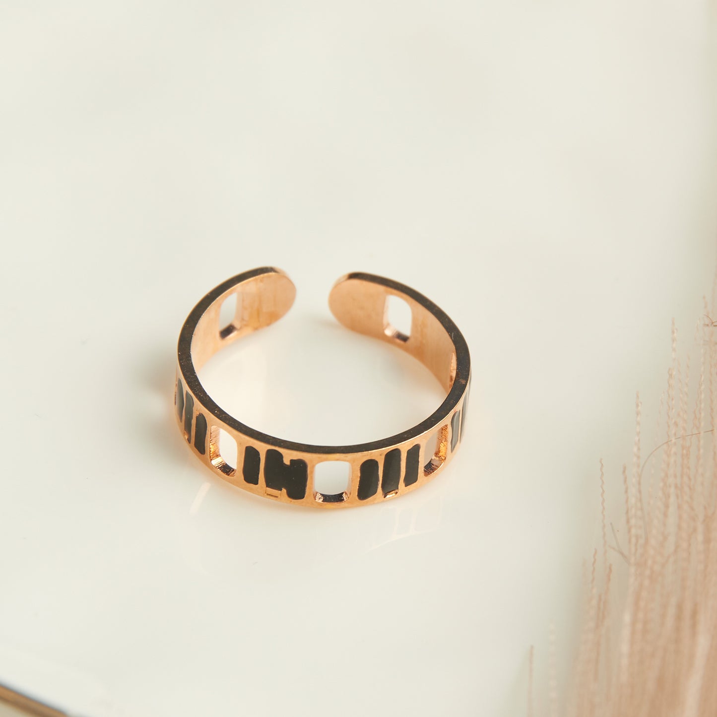 Ss Striped Black/Rose Gld Ring