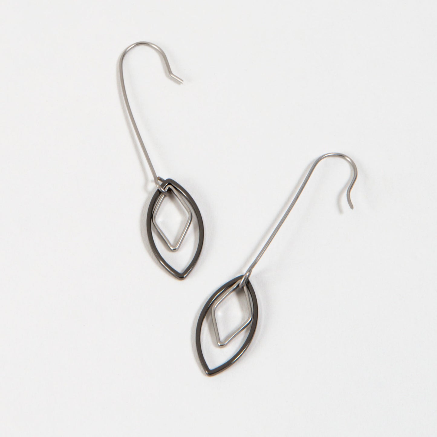 Juno Geometric Pointed Oval Earrings