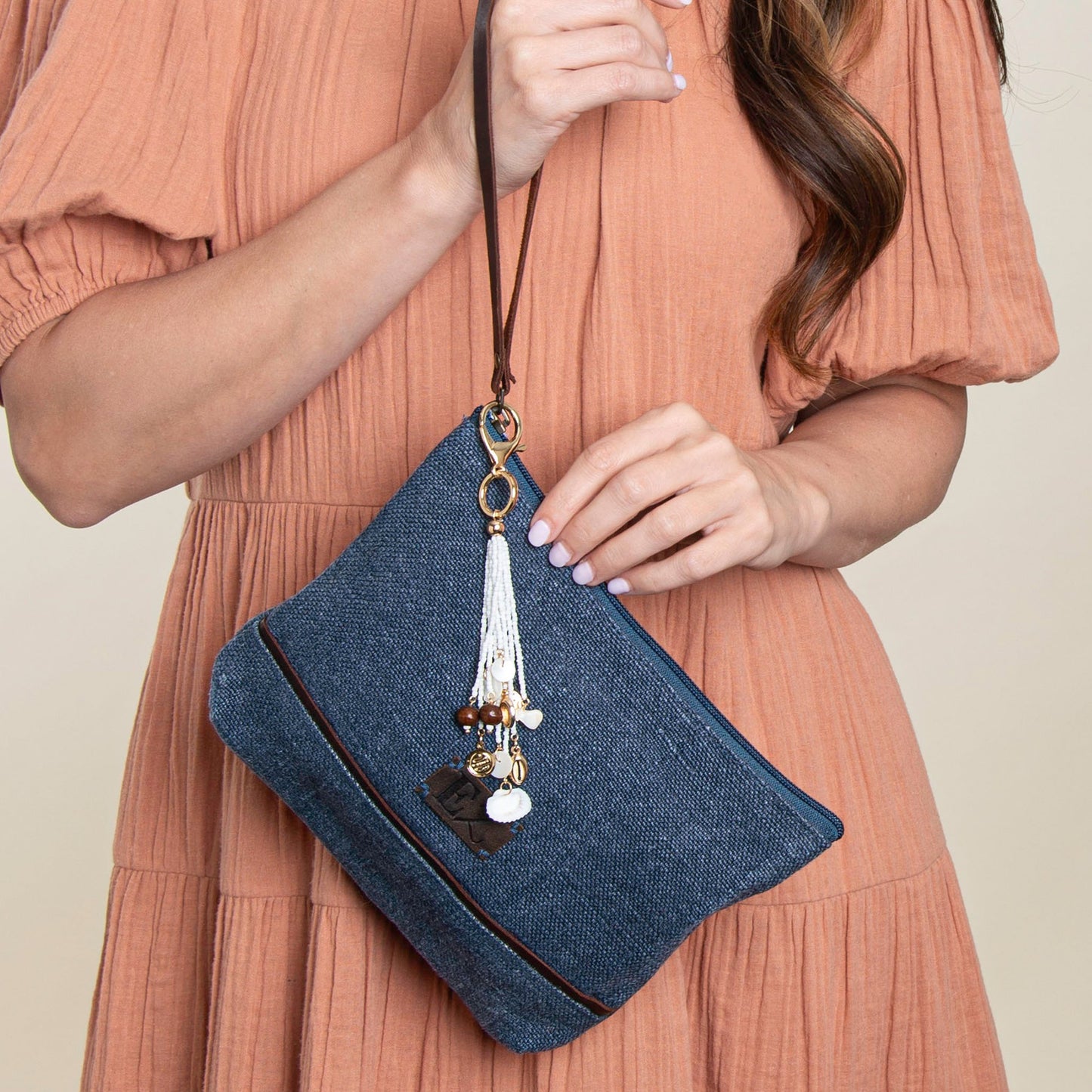 Elsie & Zoey Women's Zyla Jute Leather Handle Clutch