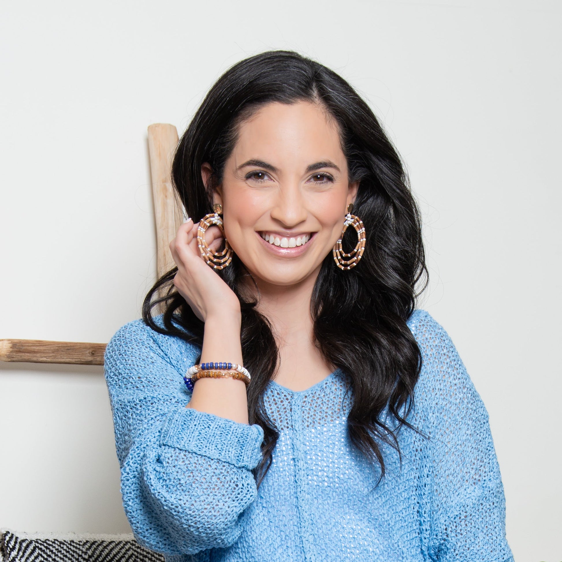 Elsie & Zoey  Women's Nyra Mango Wood Hoop Earrings