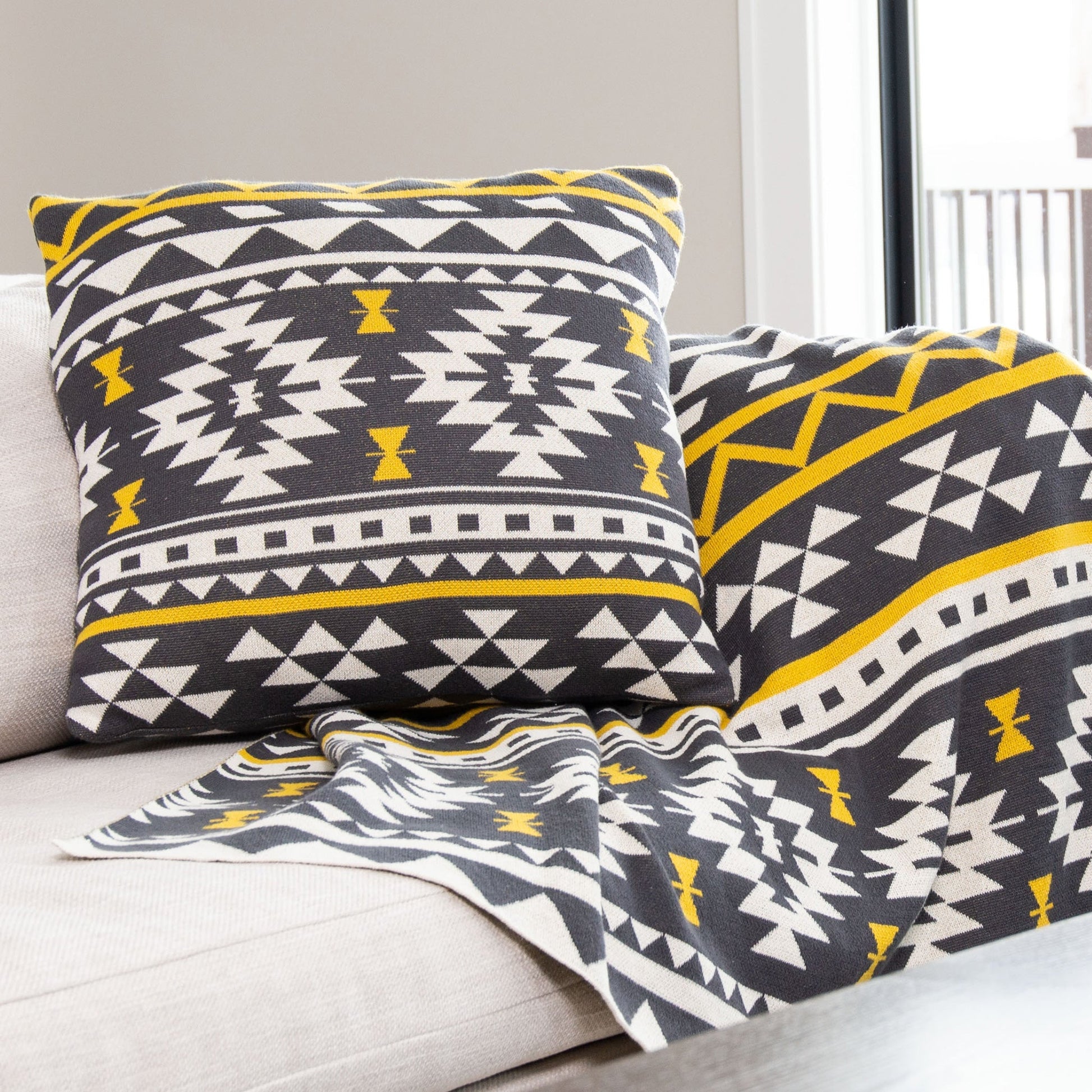 Elsie & Zoey  EZ Home18X18 Skye Pillow