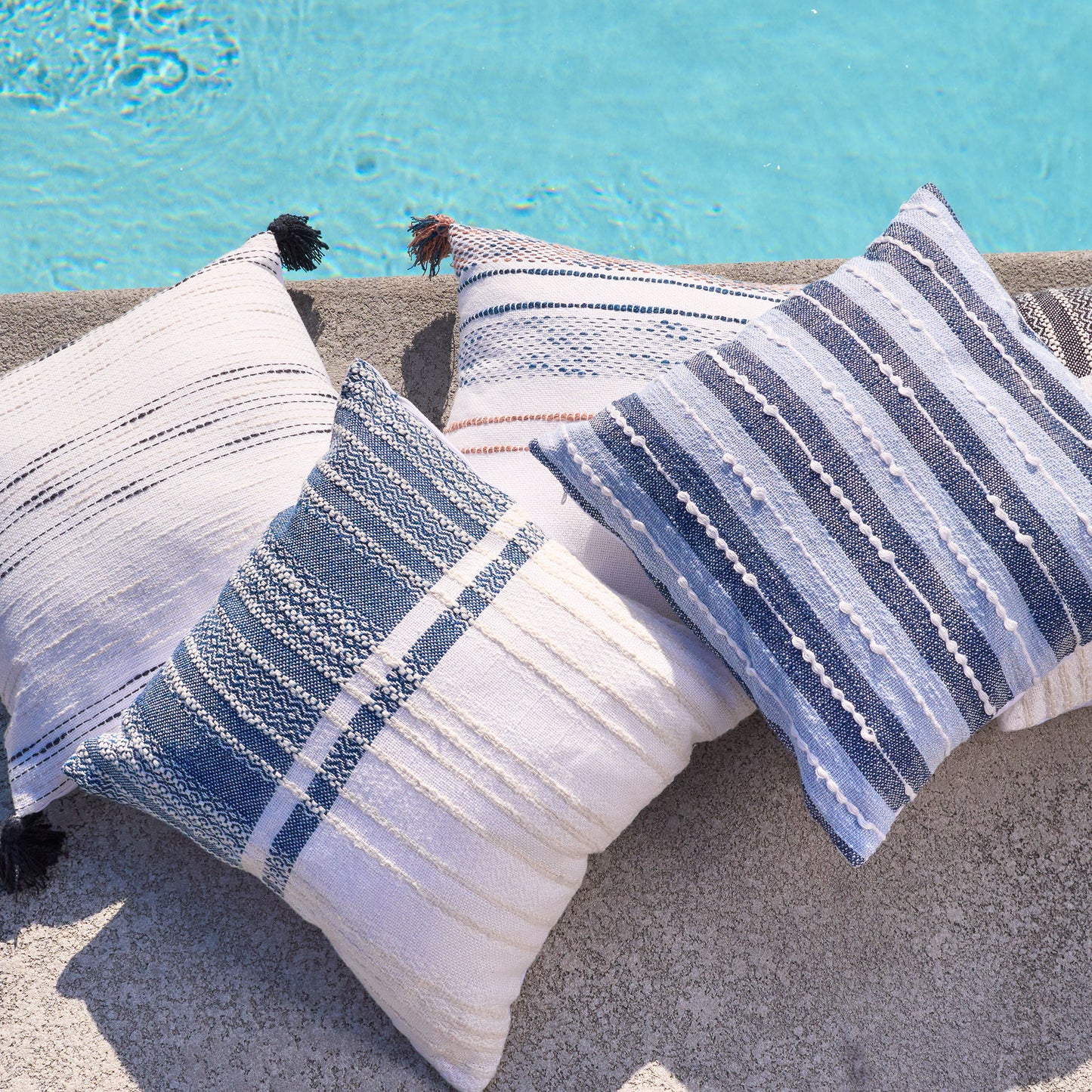 Zahara Handwoven Indoor/Outdoor 18x18 Pillow