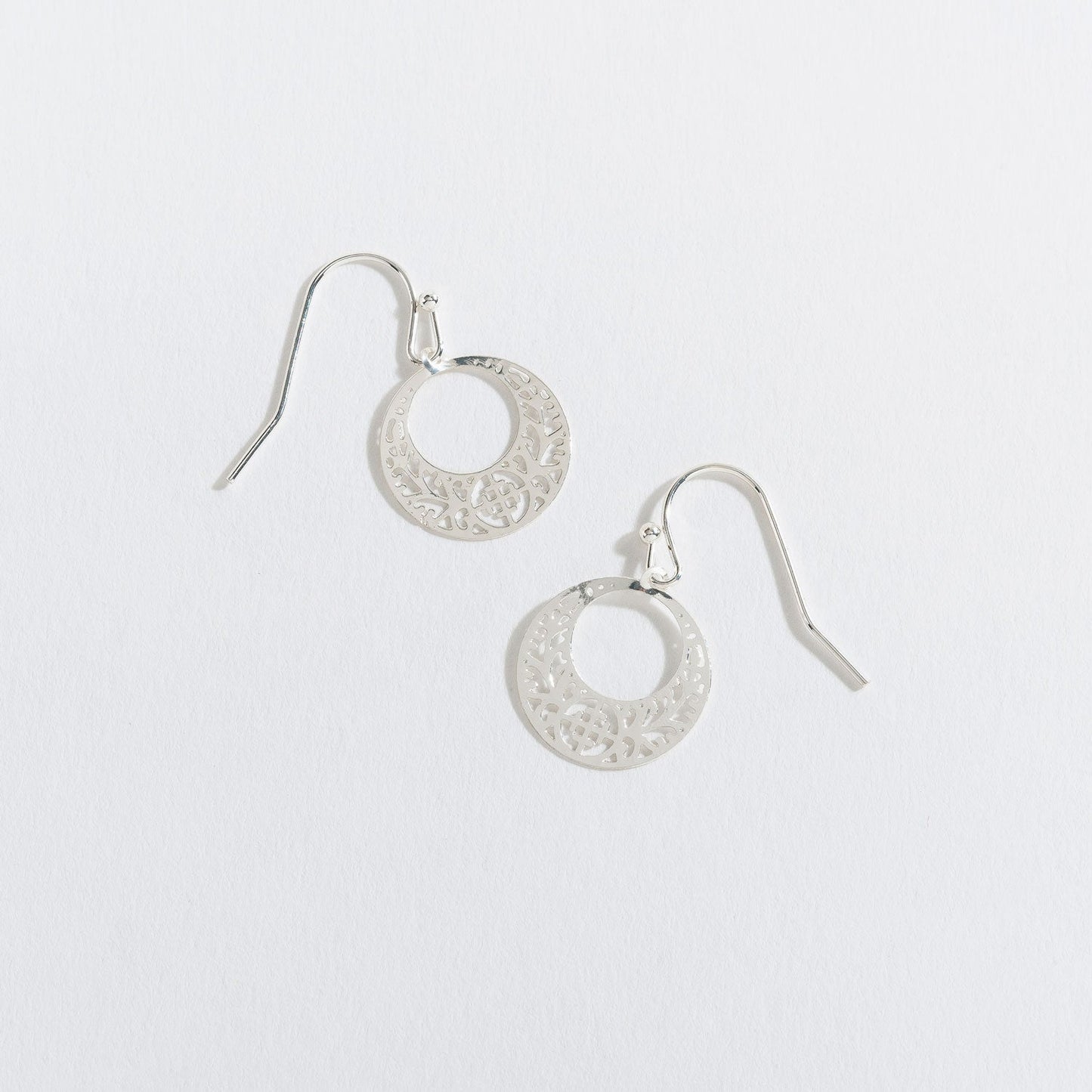 Sil Rnd Lace Drop Ear Sense Pe