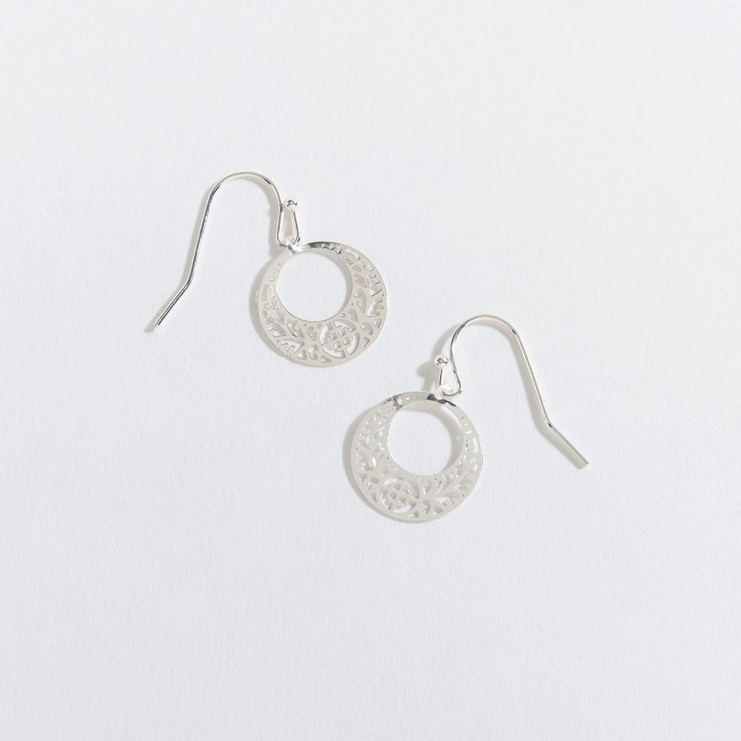 Sil Rnd Lace Drop Ear Sense Pe