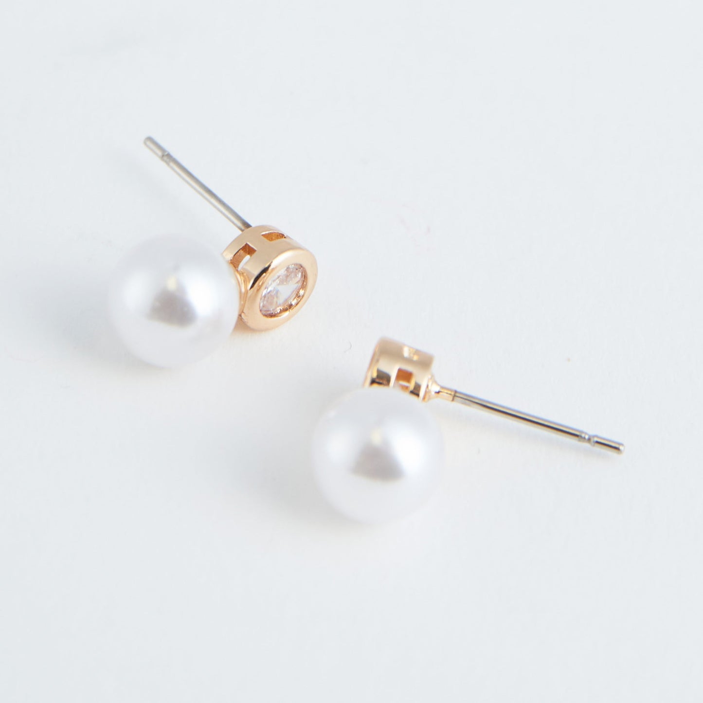 Gold Pearl Ear Sense Earrings