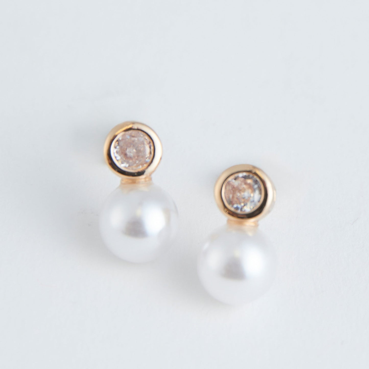 Gold Pearl Ear Sense Earrings