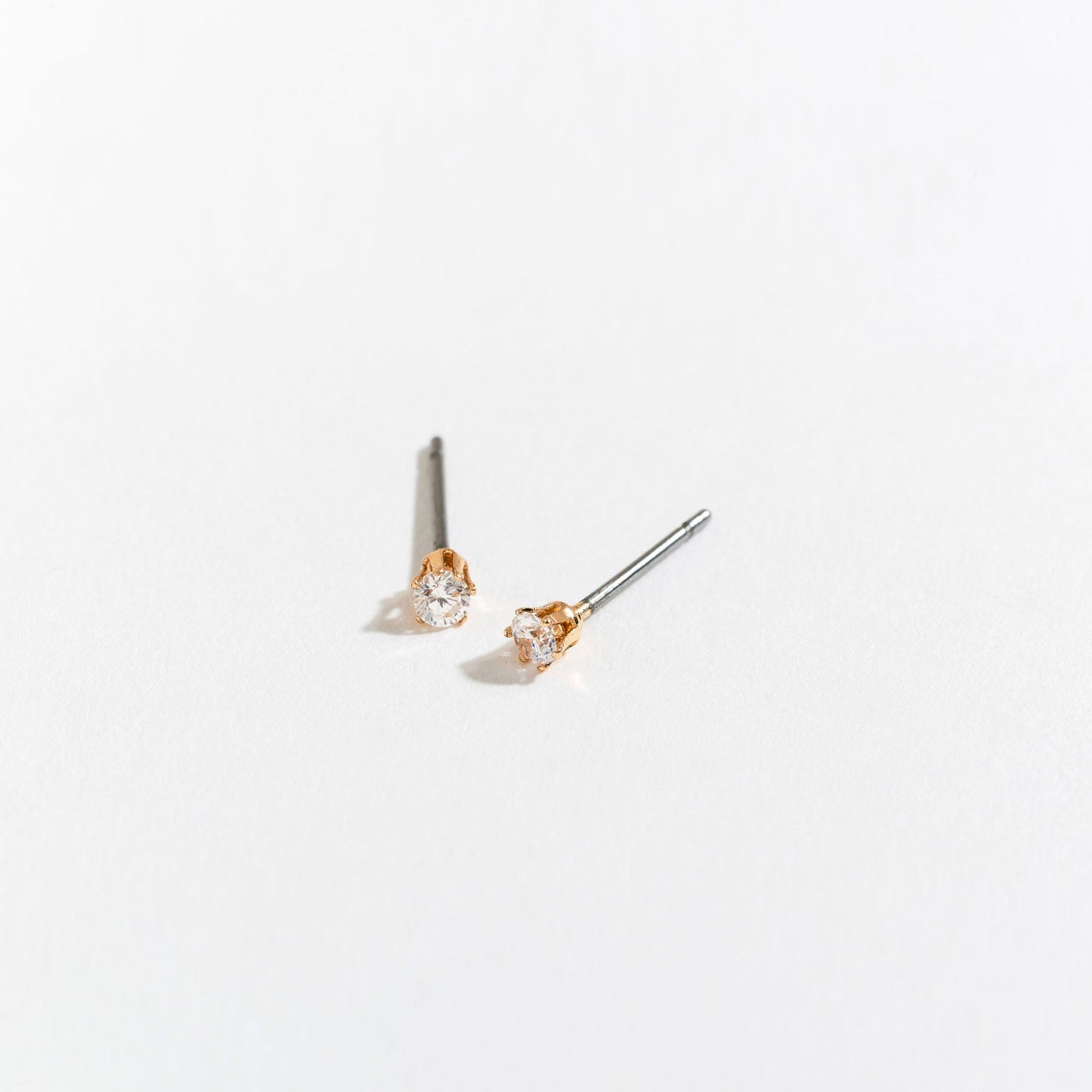 2Mm Gold Cz Ear Sense Pe