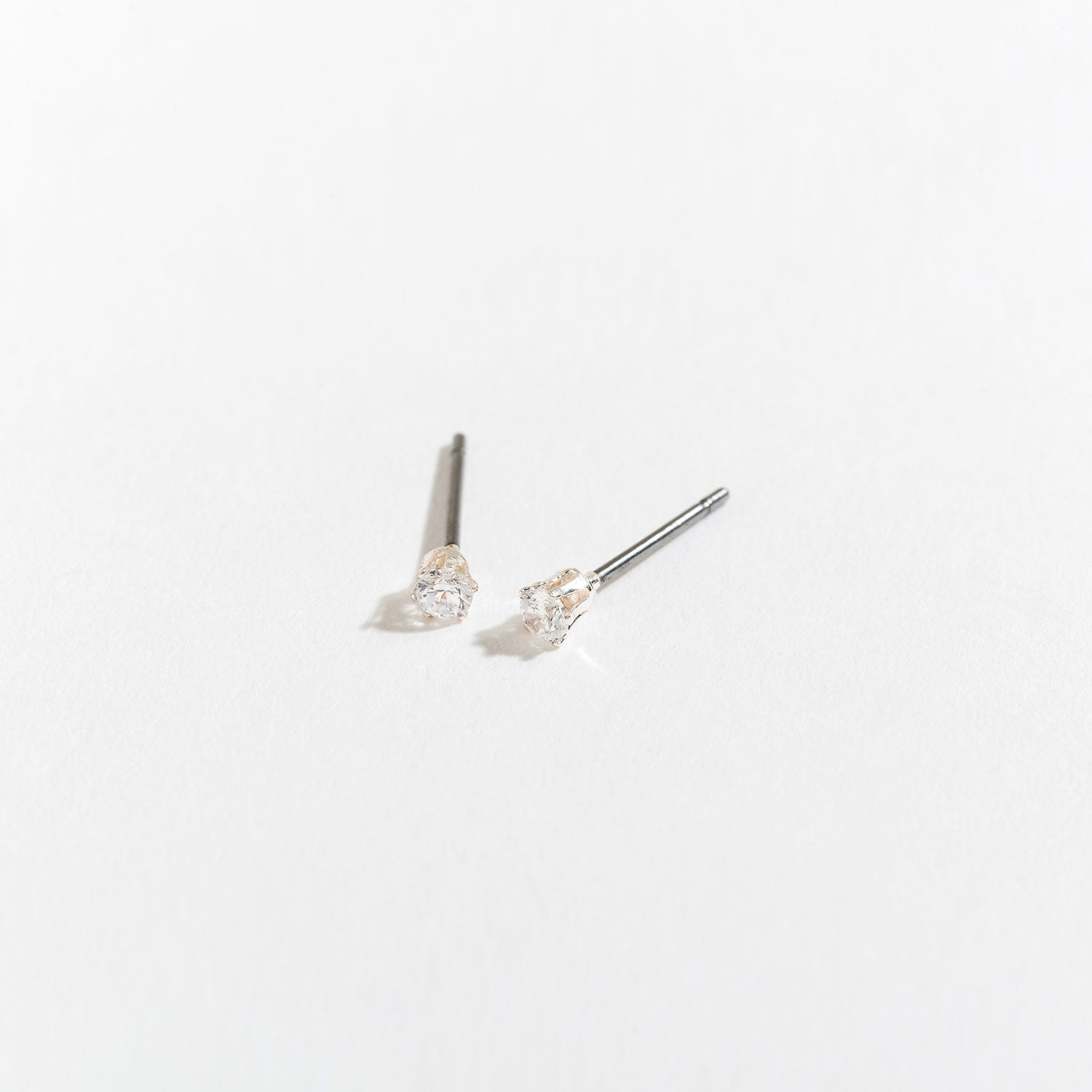 2Mm Silver Cz Ear Sense Pe