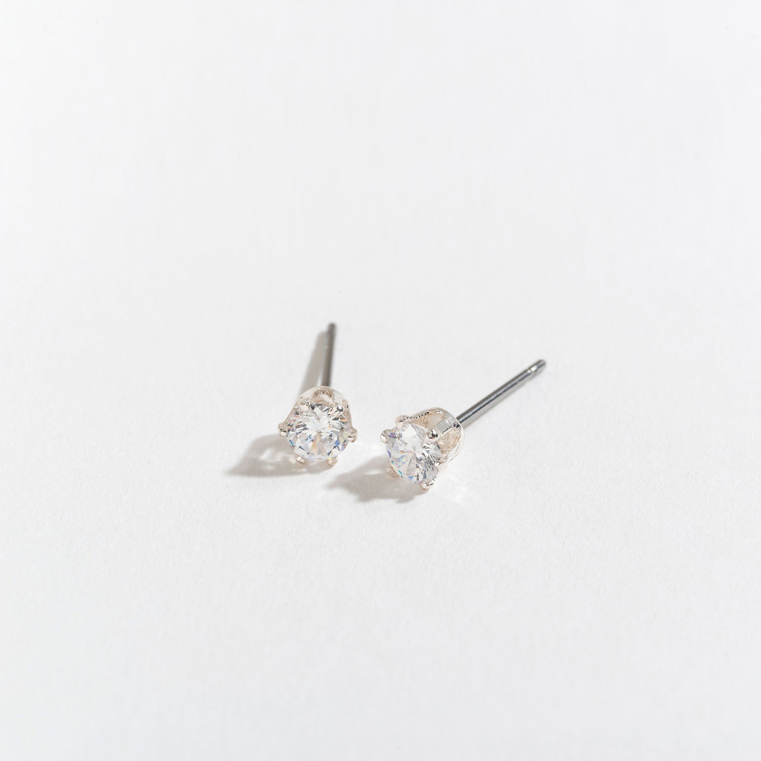 4Mm Silver Cz Ear Sense Pe