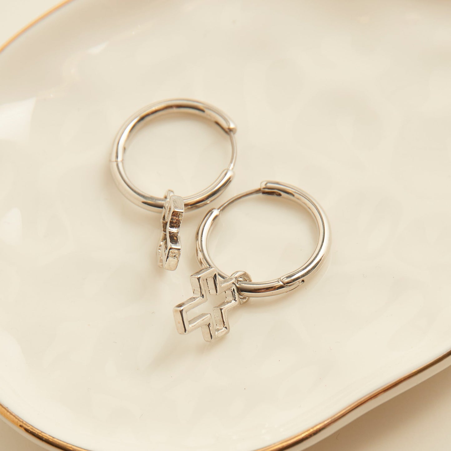 Cera Frame Cross Earrings