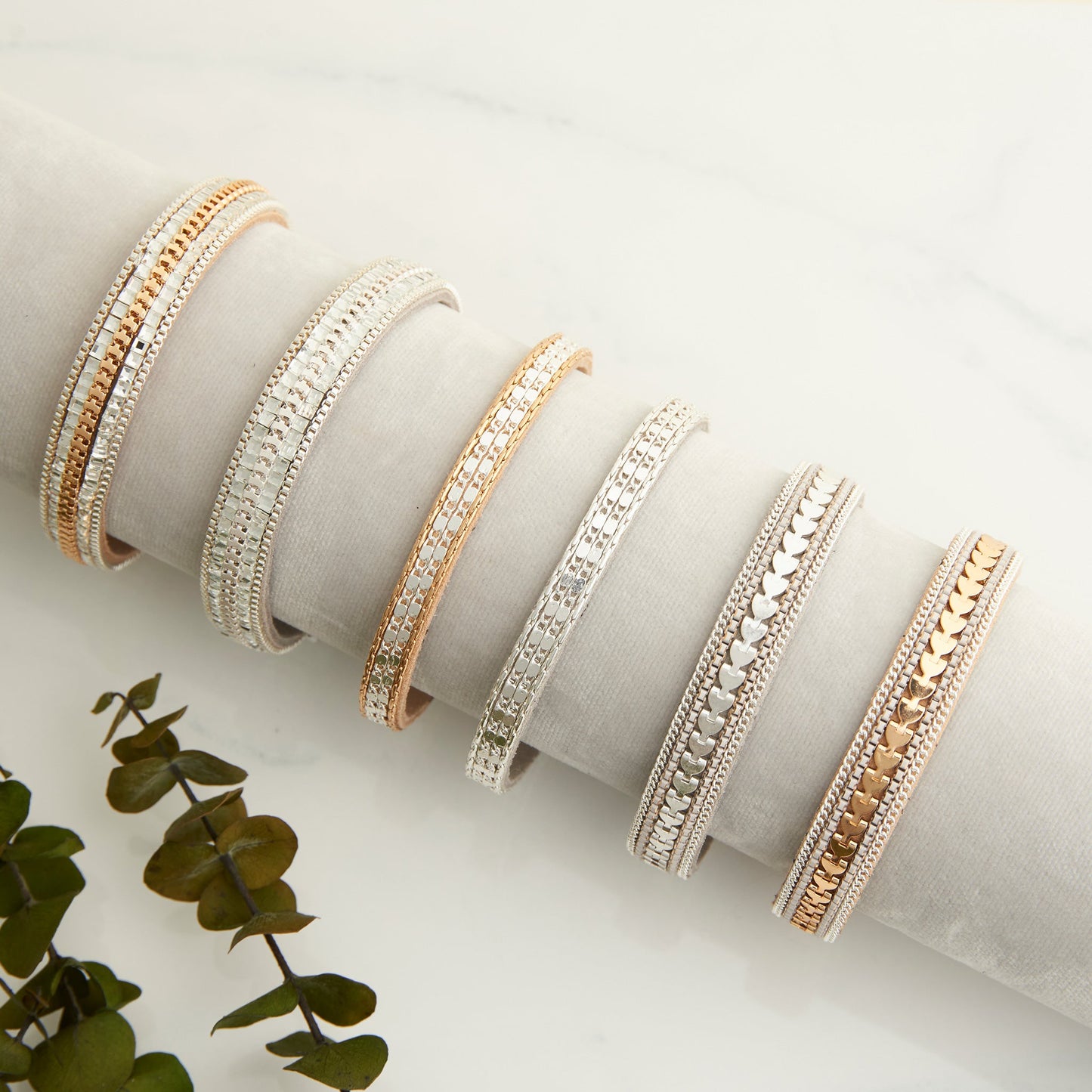 24 Piece Marlie Magnetic Bracelet Unit with Display