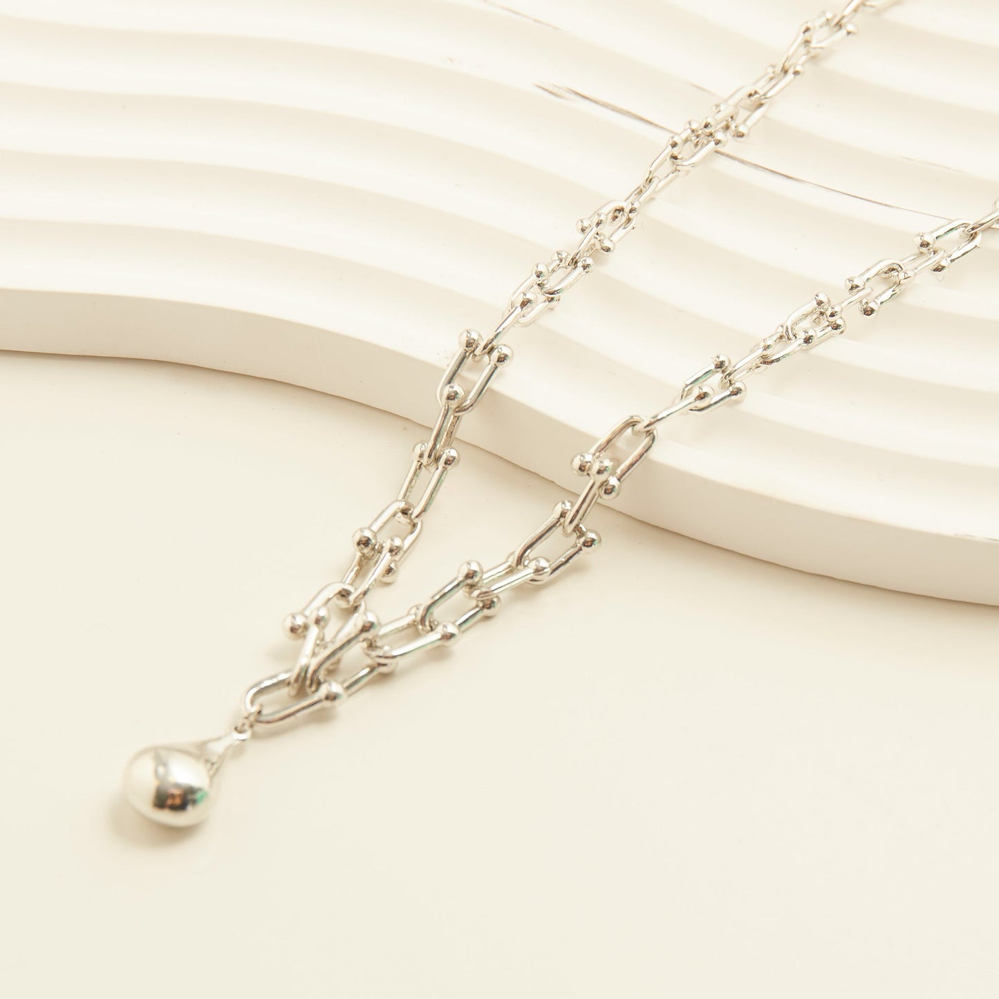 Kennie Teardrop Pendant Necklace