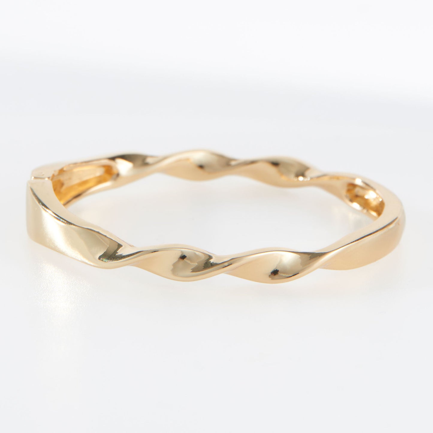 Lumi Twisted Hinged Cuff Bracelet