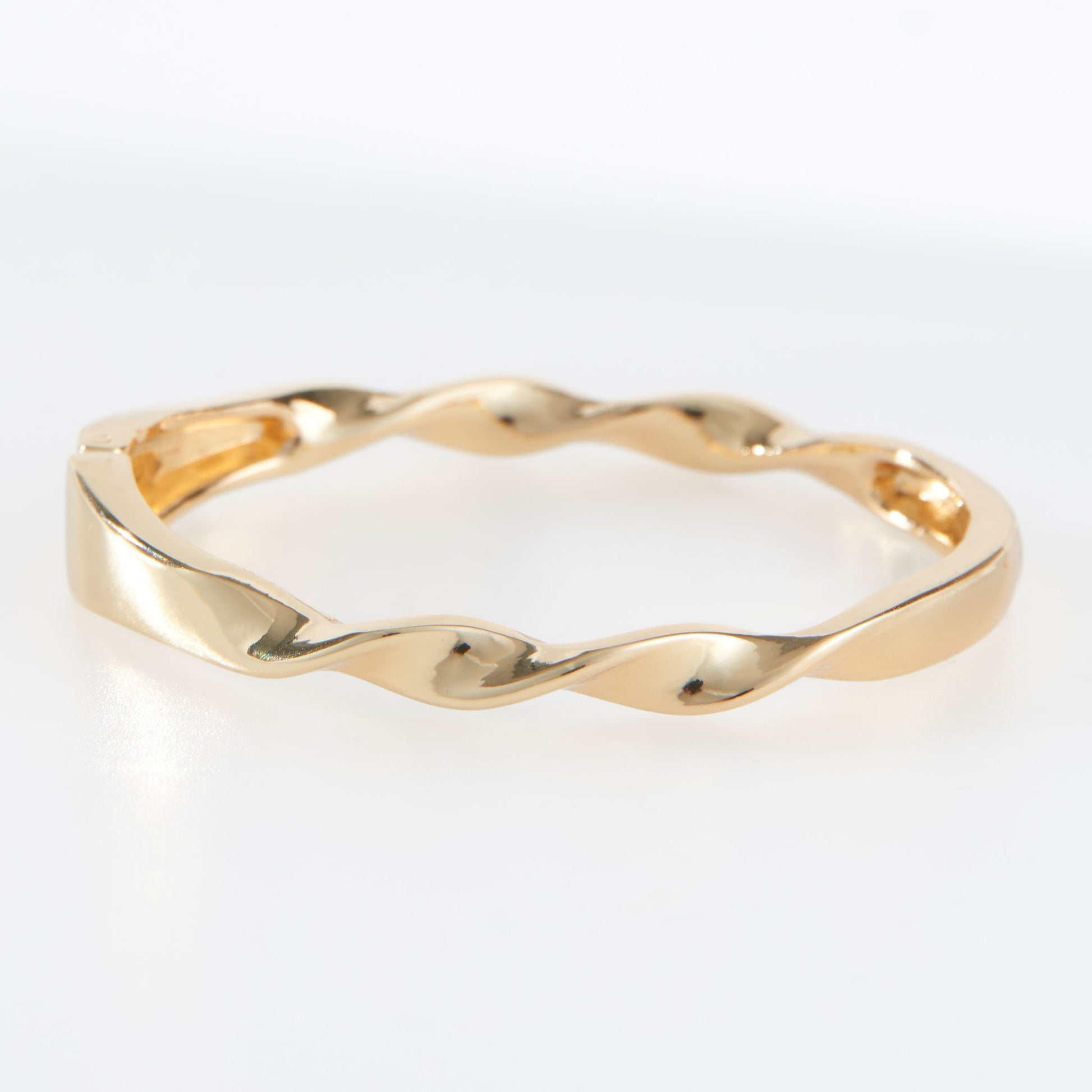Lumi Twisted Hinged Cuff Bracelet