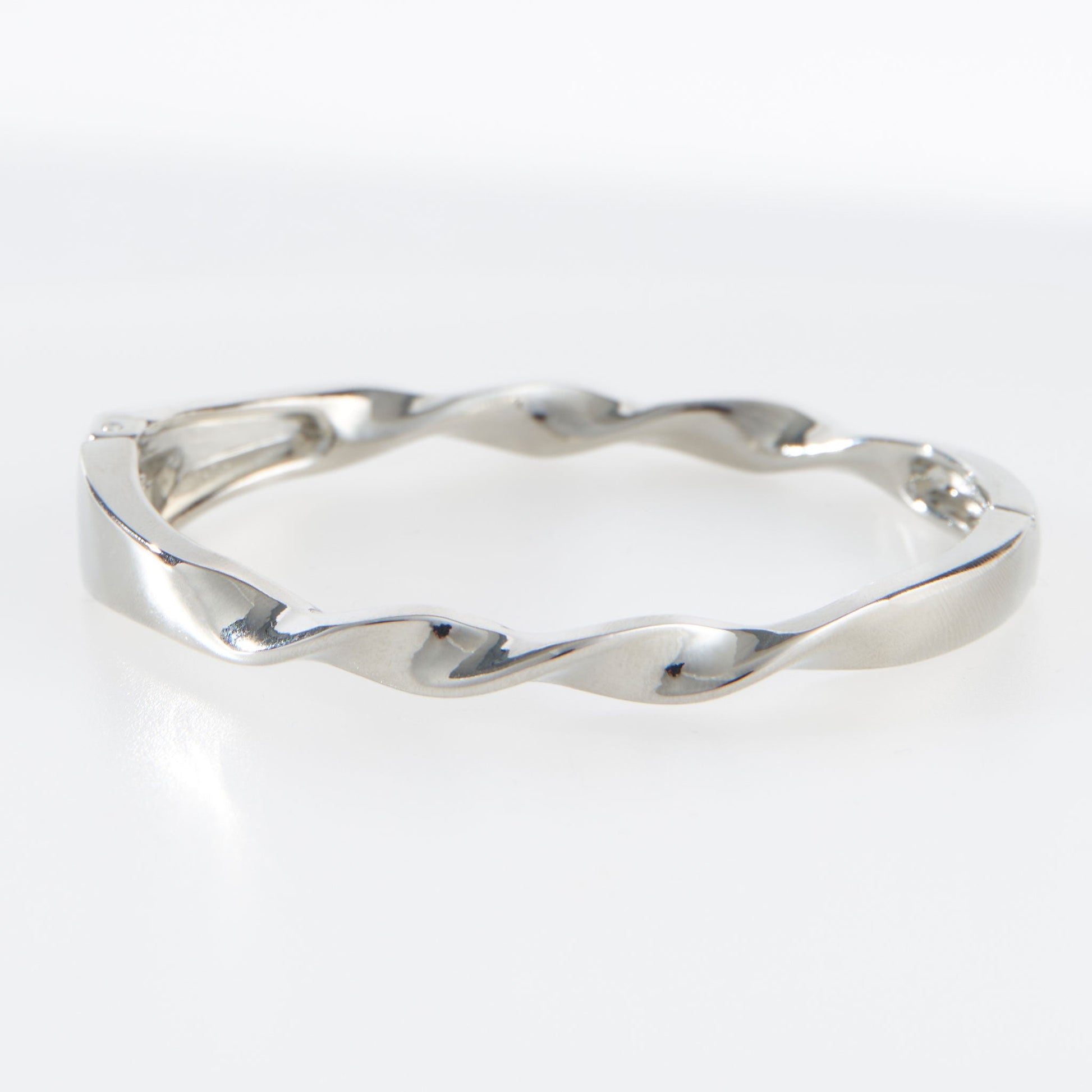 Lumi Twisted Hinged Cuff Bracelet