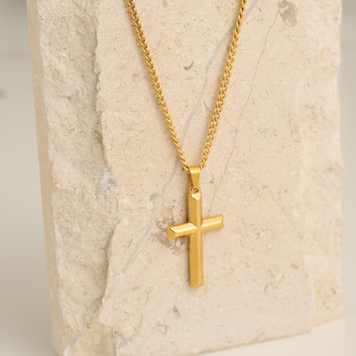 Narelle Waterproof Unisex Cable Chain Cross Necklace