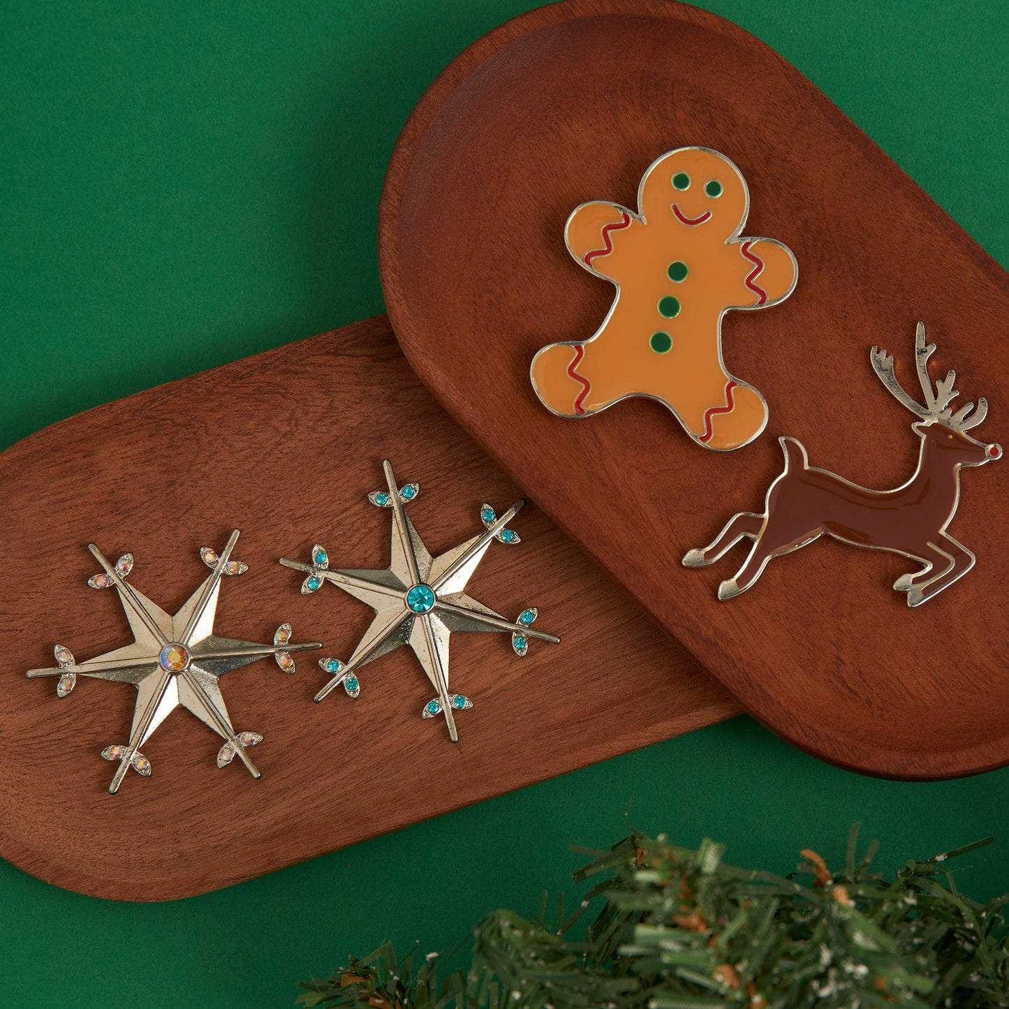 Mod Crystal Magnet Snow Brooch