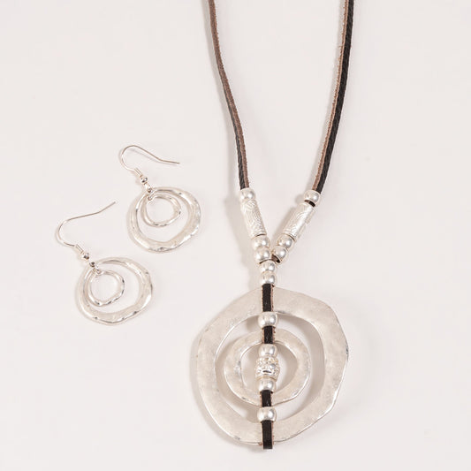 Larissa Textured Pendant Necklace & Earring Set