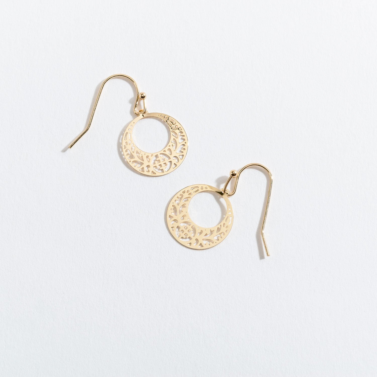 Gld Rnd Lace Drop Ear Sense Pe