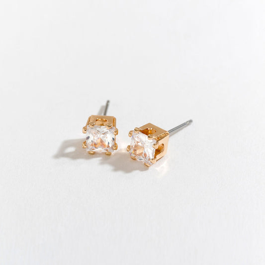 5Mm Gld Med Sq Cz Ear Sense Pe