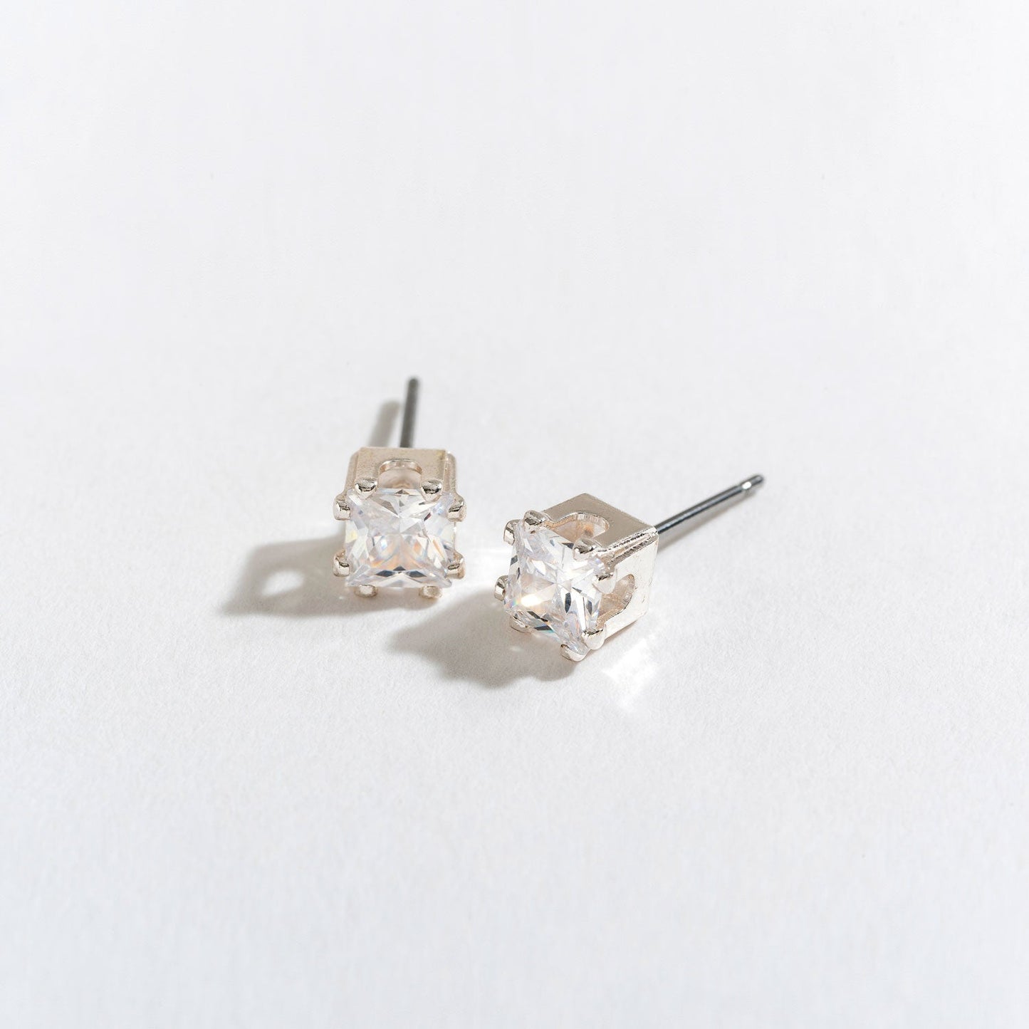 5Mm Sil Med Sq Cz Ear Sense Pe