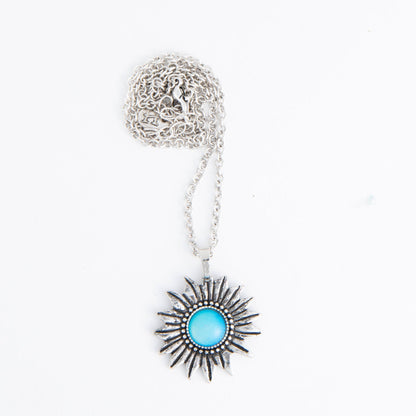 Zenni Engraved Daisy Pendant Necklace