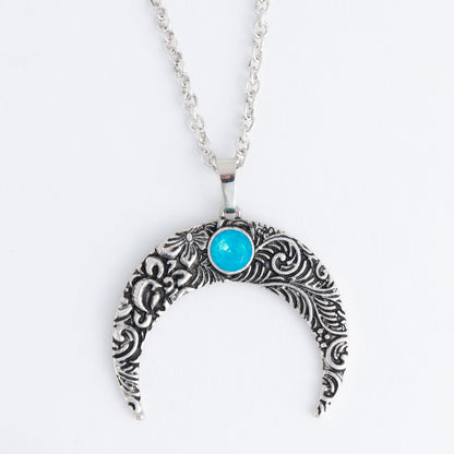 Zenni Engraved Crescent Moon Pendant Necklace