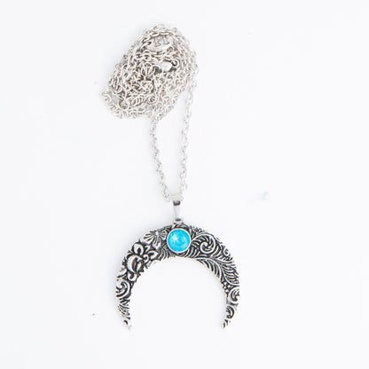 Zenni Engraved Crescent Moon Pendant Necklace