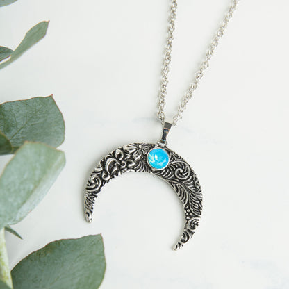 Zenni Engraved Crescent Moon Pendant Necklace