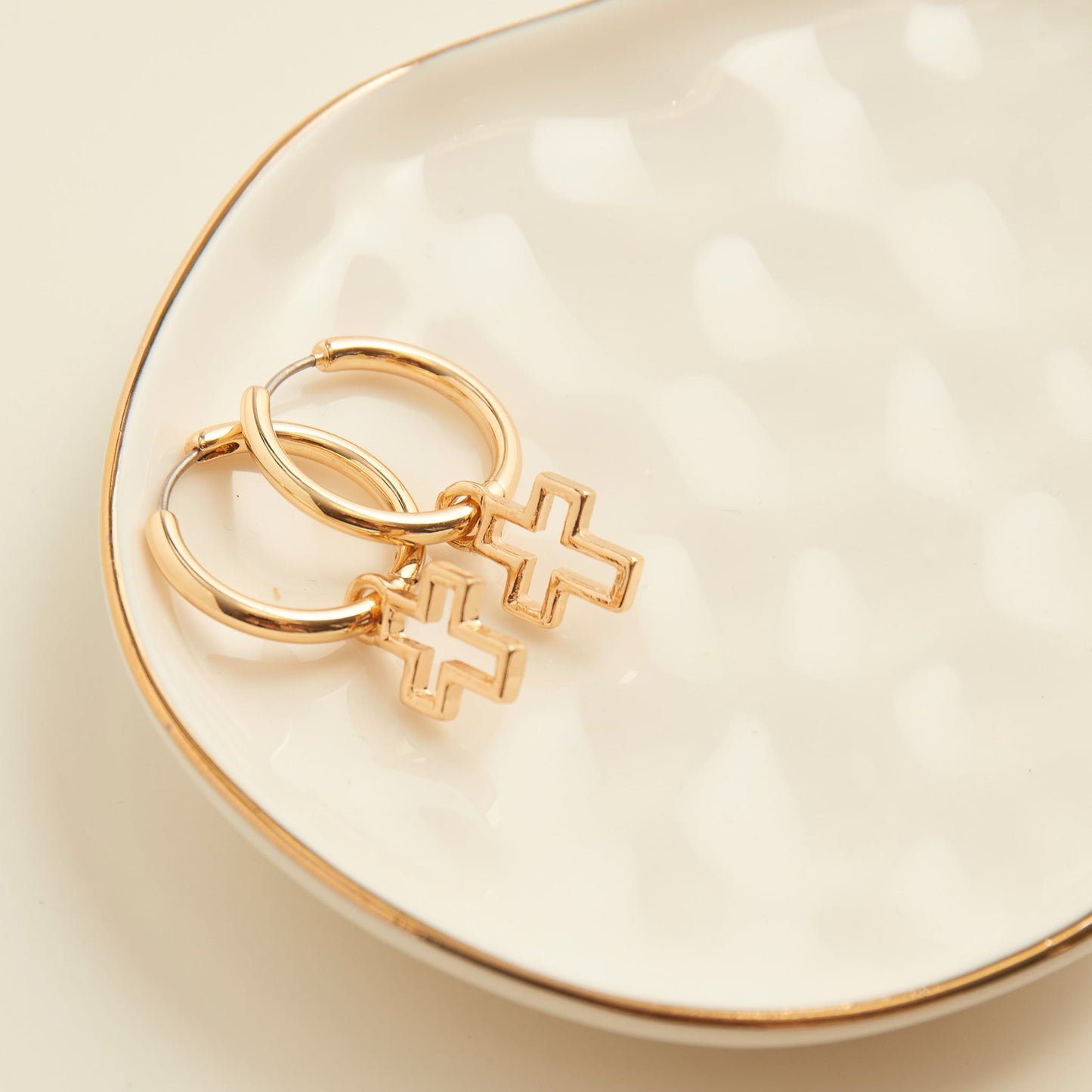 Cera Frame Cross Earrings