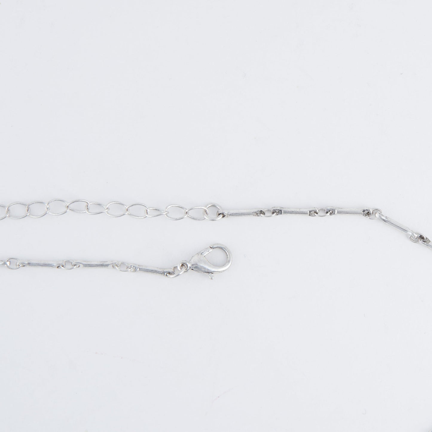 Bela Leaf Pendant Necklace